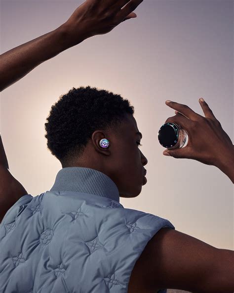 louis vuitton ecouteurs|Louis Vuitton horizon earbuds.